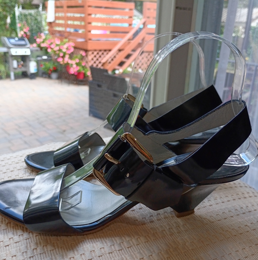 Chloe Black Leather Buckle Heels.Size 40.grate Shape